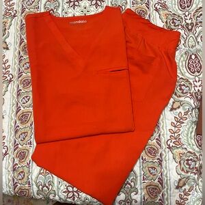 Perfect fall red tone Mandala Scrub Set!